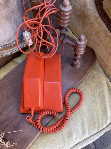 Téléphone vintage orange - téléphone,